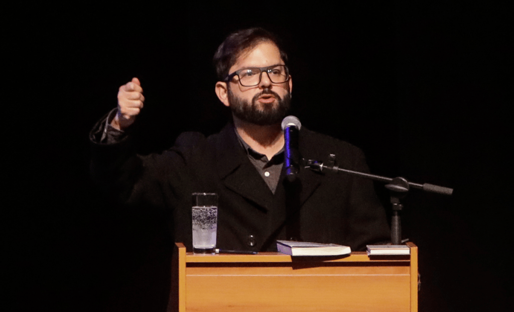 Gabriel Boric hace autocrítica: "Los retiros fueron un gran error" y "no fuimos creíbles" en seguridad