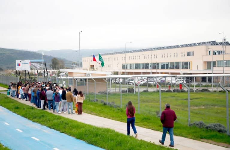 Gendarmería frustra ingreso de un cargador de municiones oculto en una zapatilla en la cárcel La Laguna de Talca