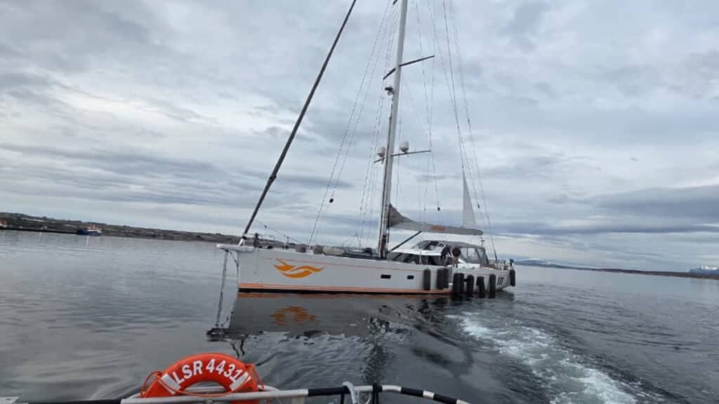 Incautan yate británico en Puerto Natales por turismo ilegal
