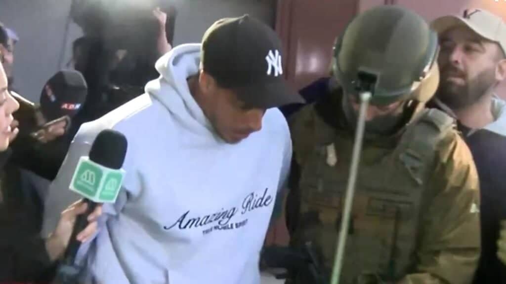 Camilo Huerta detenido en aeropuerto de Santiago: Asegura que todo es un: "montaje"