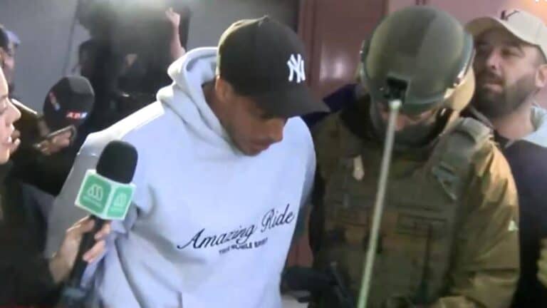 Camilo Huerta detenido en aeropuerto de Santiago: Asegura que todo es un: "montaje"