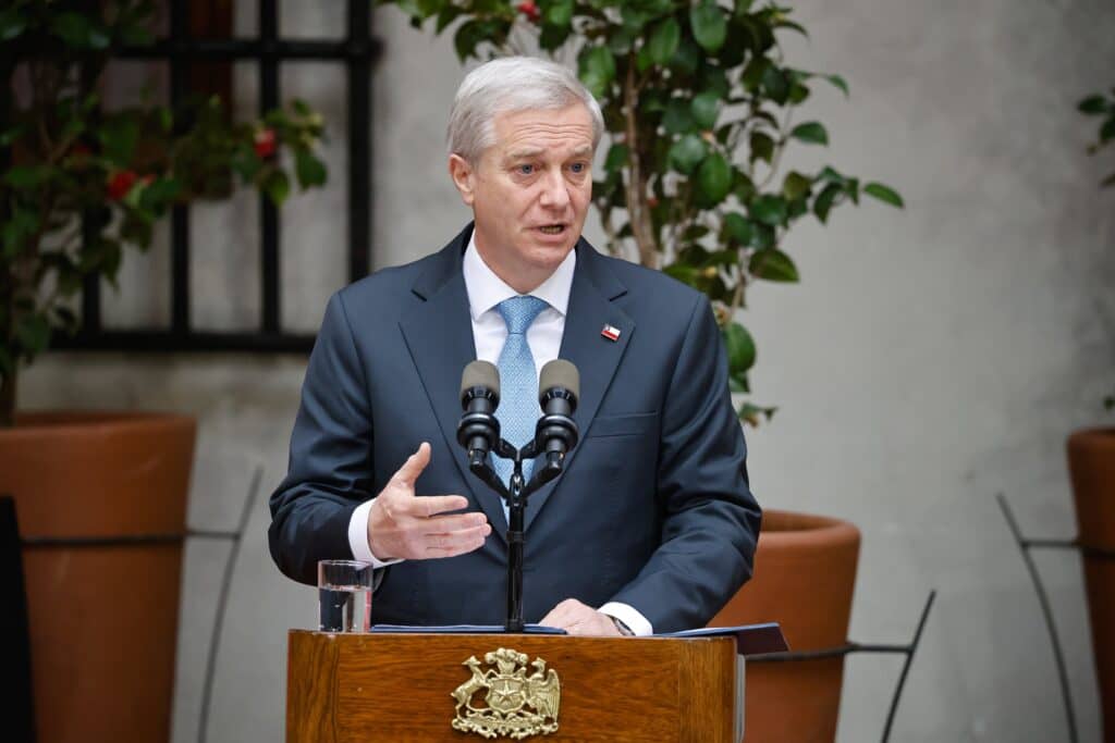Gobierno evalúa urgencia a la reforma constitucional: Presidente Kast defiende la iniciativa ante críticas