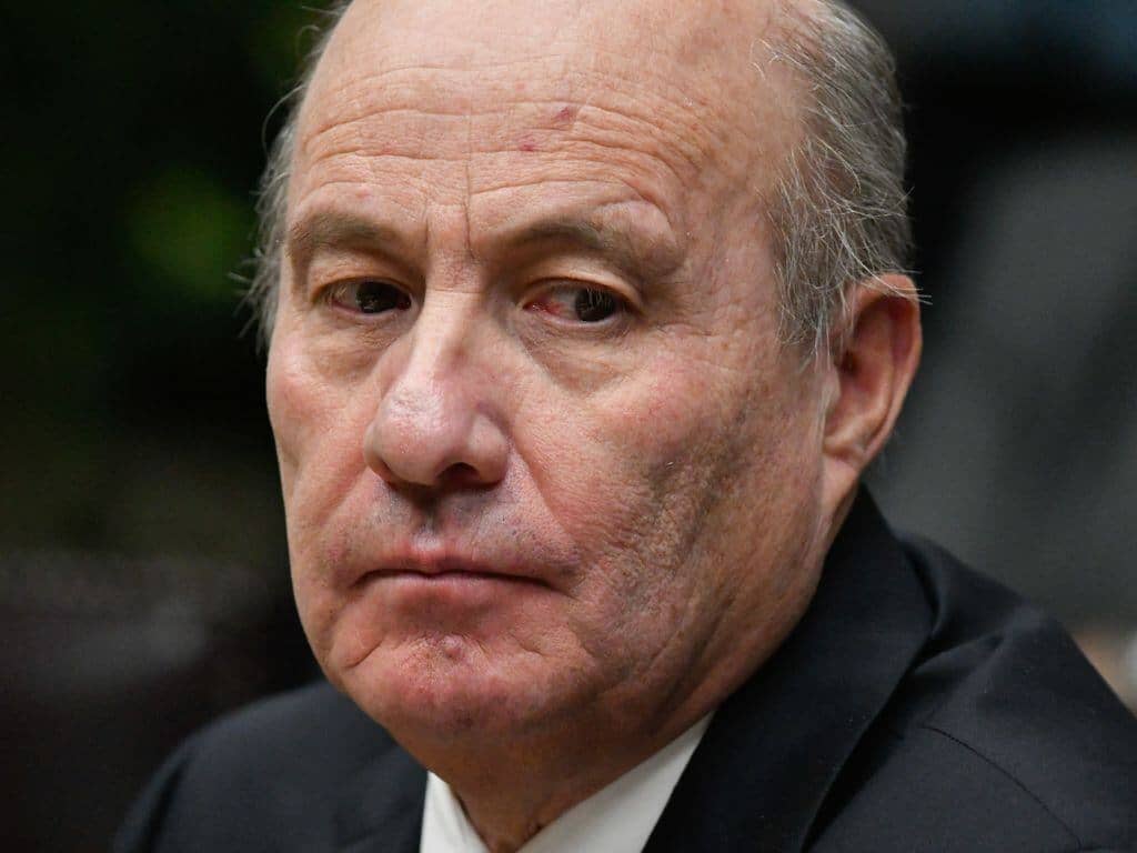 "Alrededor de los $200 por litro": Ministro Quiroz advierte nuevas alzas en el precio del diésel