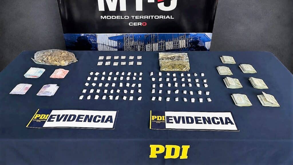 PDI desarticula punto de venta de drogas en Sarmiento y detiene a tres personas