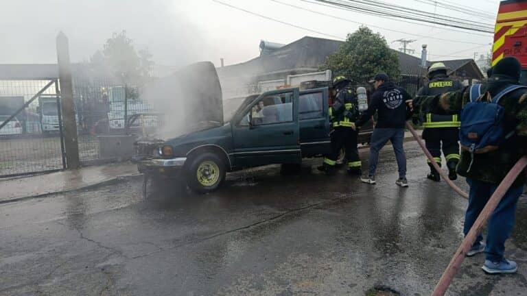 Incendio consumió una camioneta en la comuna de Hualañé