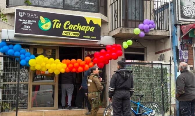 Rápida acción de locatarios y Bomberos logra controlar incendio en local comercial de Curicó