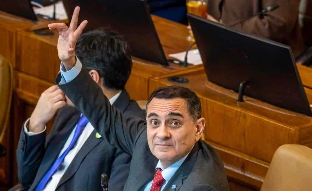 "Le sugeriría al Presidente que contrate a estos genios": La irónica respuesta del diputado Muñoz tras revelarse superávit municipal en Curicó