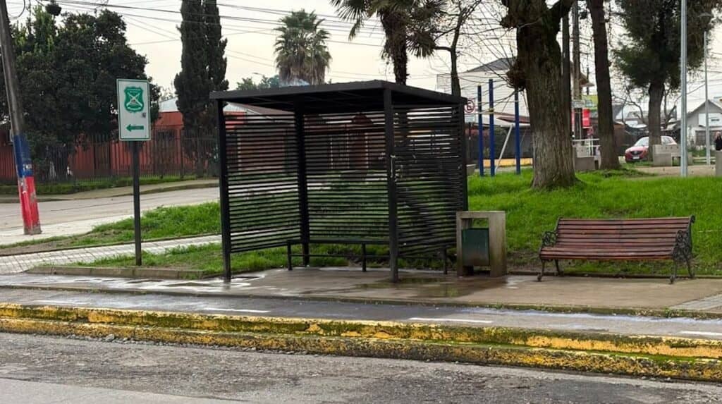 Municipio de Molina recupera paradero de locomoción colectiva en Lontué tras denuncias de inseguridad