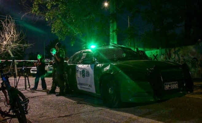 Adolescente de 14 años confiesa haber matado a martillazos a su madre en Santiago