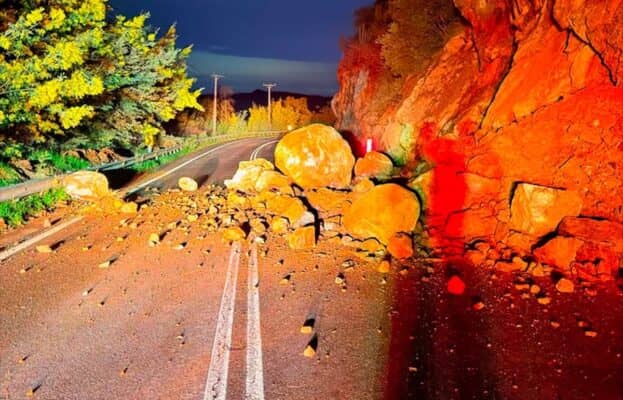 Tránsito parcialmente suspendido en la Ruta J-68 por desprendimiento de rocas