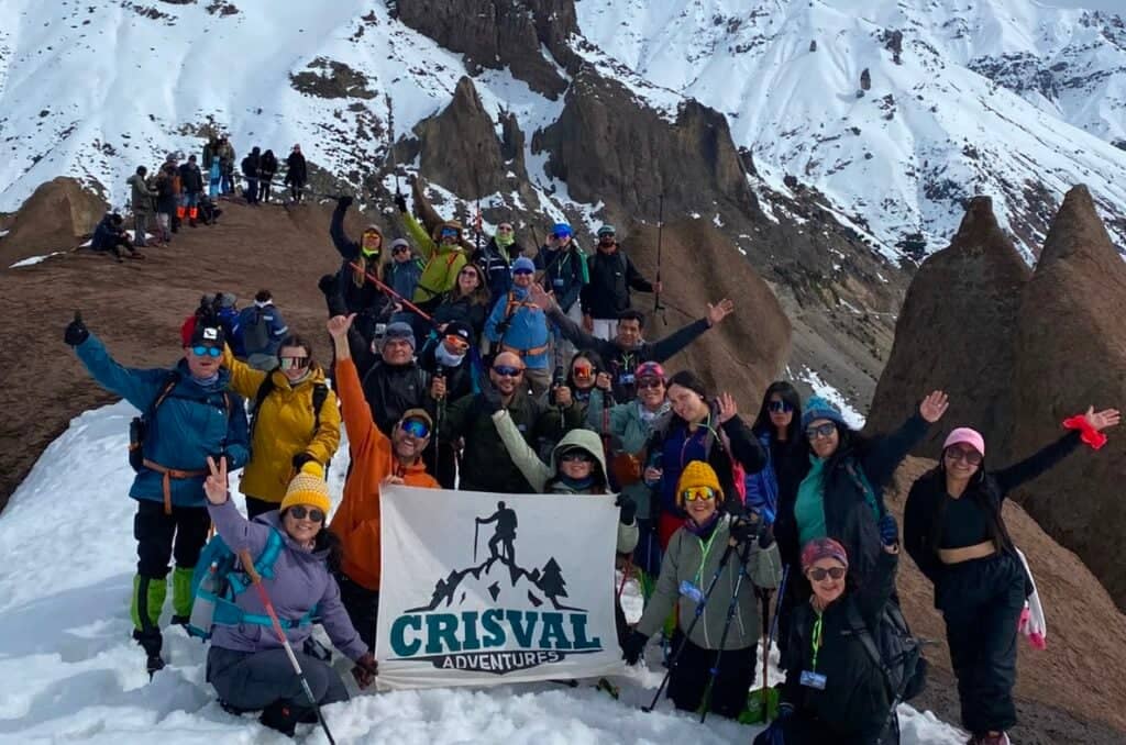 Trekkeros curicanos conquista los imponentes paisajes del Alto Maule