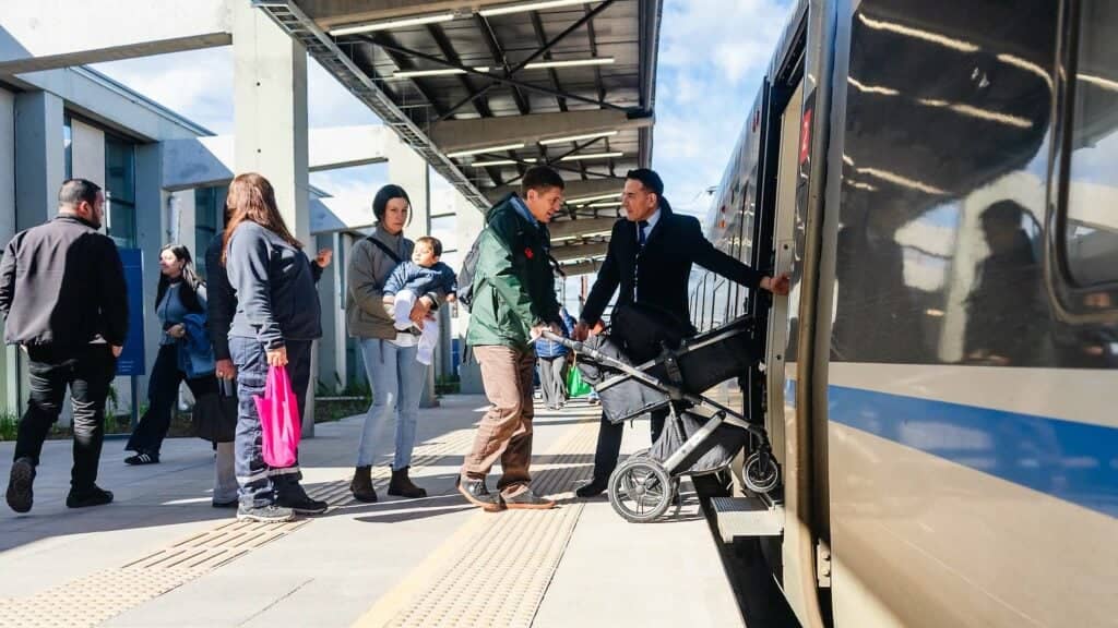 Presidente de EFE descarta recorridos cortos para comunas intermedias del Maule y prioriza recuperación de estaciones principales