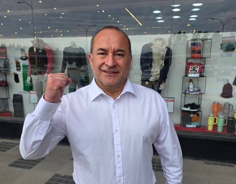 Diputado Valdés presenta proyecto de ley para garantizar baños gratuitos en locales comerciales