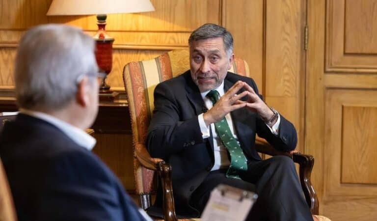 Senador Vial integra nueva bancada que busca indulto para uniformados procesados por el estallido social