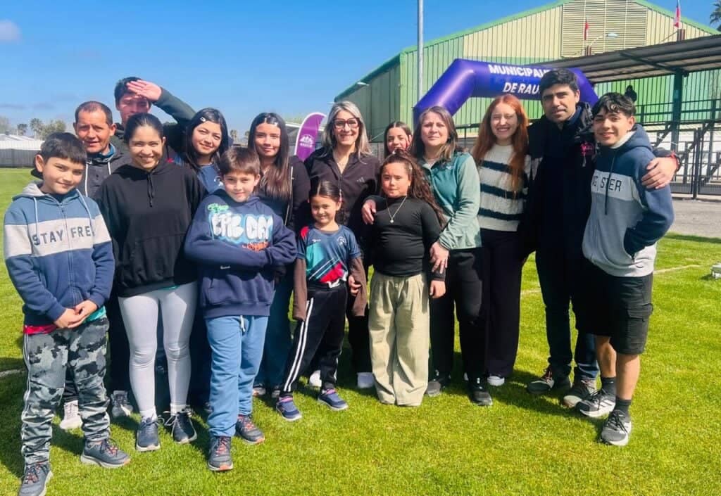Érika Olivera dicta charla deportiva a niños en Rauco