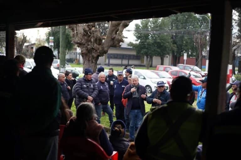 "Su empleo está protegido": Municipio curicano llama a la calma a trabajadores de áreas verdes tras dictamen de Contraloría