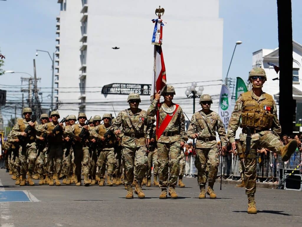 Habrá cortes de tránsito: Este martes Curicó rendirá honores a la patria con gran desfile cívico-militar