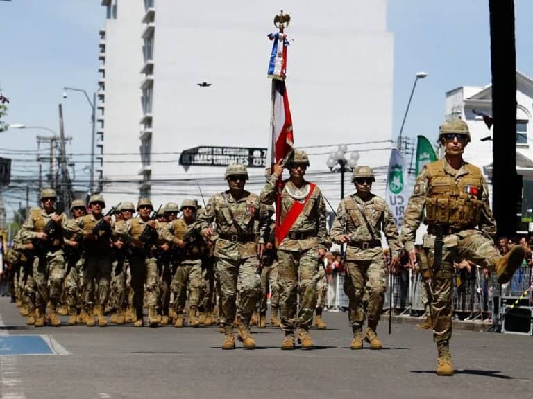 Habrá cortes de tránsito: Este martes Curicó rendirá honores a la patria con gran desfile cívico-militar