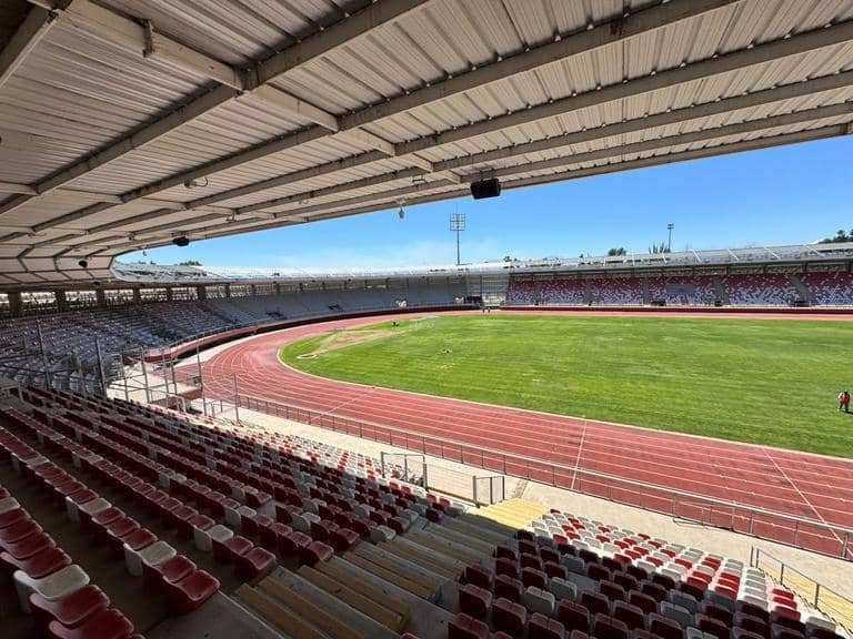 Adjudican instalación de butacas en Estadio La Granja, pero licitación de pantalla quedo "desierta"