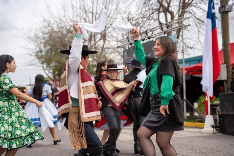 Con cueca y zapateo: “Pañuelos al Viento” dio el vamos a las Fiestas Patrias en Rauco
