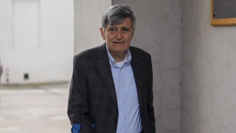 Camilo Escalona en coma inducido por agresivo tratamiento contra el cáncer