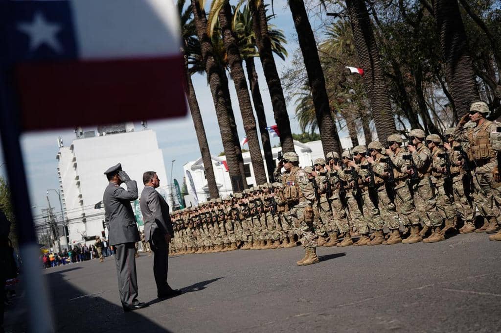 Curicó celebró su tradicional desfile cívico-militar de Fiestas Patrias