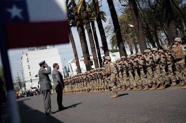 Curicó celebró su tradicional desfile cívico-militar de Fiestas Patrias