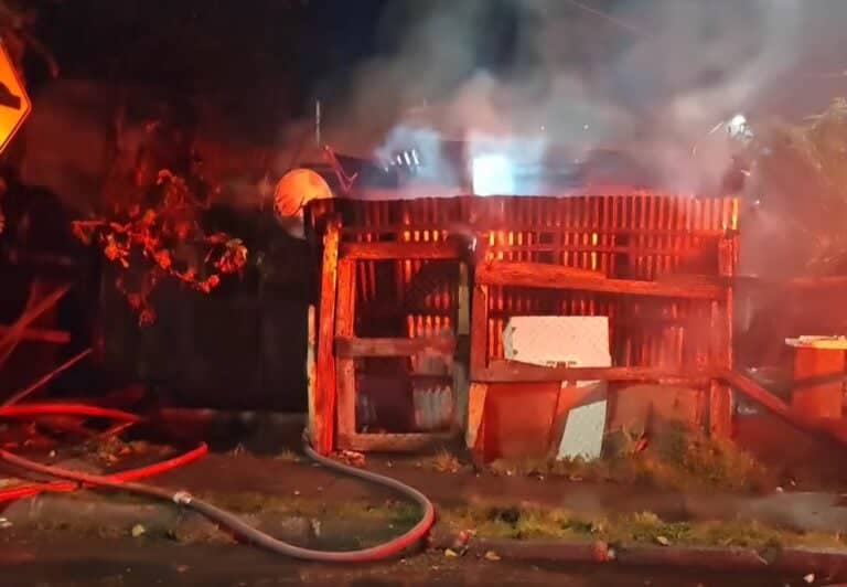 Incendio destruyó por completo una vivienda en la Población Manuel Rodríguez de Curicó