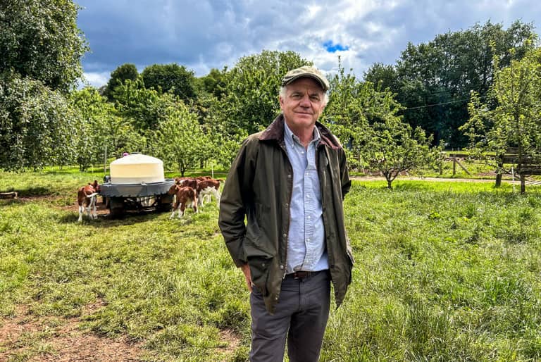 Exministro de Agricultura analiza los desafíos del campo maulino: proyecciones de la cereza, gestión hídrica y sustentabilidad agrícola