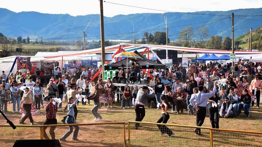 Primera edición de la Fiesta Costumbrista Viva Chile y Rincón de Mellado concluye con masiva concurrencia