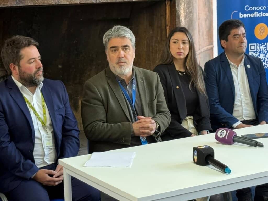 "Es una política de Estado que hay que cumplir": Director del SLEP Los Cerezos detalla inminente traspaso educativo