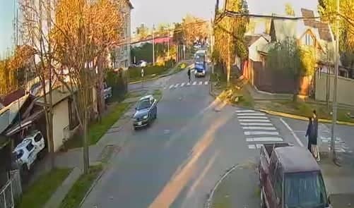 Adolescente sufre violento atropello en peligroso cruce peatonal de Curicó