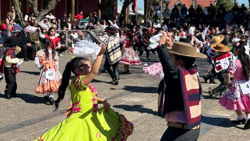 Más de 90 parejas escolares dieron vida al Campeonato Comunal de Cueca 2026 en Romeral