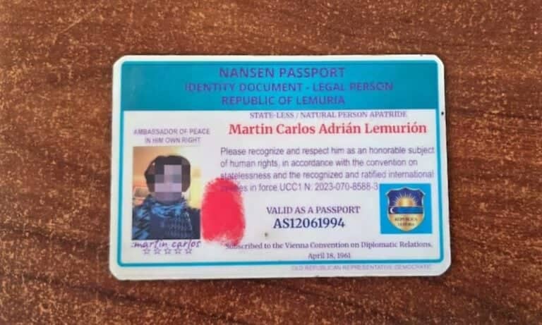 Falso diplomático detenido en Lampa con patentes y carnet de: "República de Lemuria"