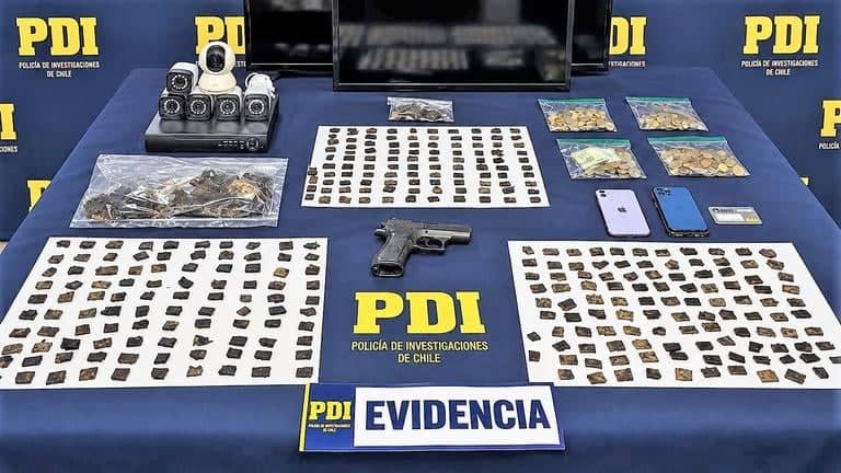 Operativo de la PDI culmina con dos mujeres detenidas por tráfico de drogas y tenencia de armas en Curicó