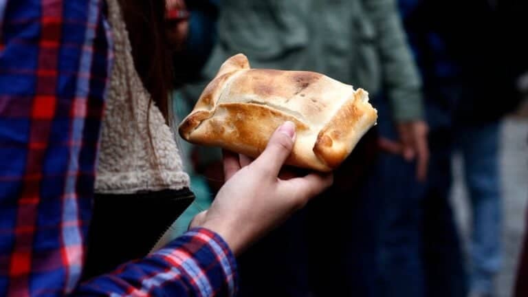 Inician campaña solidaria para regalar almuerzos dieciocheros a los más vulnerables de Curicó
