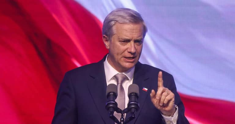 Encuesta Cadem: Aprobación de Kast cae a 32%, mientras que la desaprobación alcanza el 63%