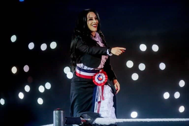 La chilena Stephanie Vaquer vence a Liv Morgan y se corona campeona mundial de WWE