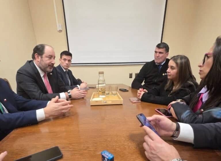 Gobierno busca revivir proyecto de Sala Cuna Universal e inicia negociaciones con el PDG