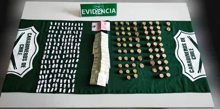 Carabineros incauta 160 dosis de pasta base y detiene a venezolano en la población Marsellesa de Molina