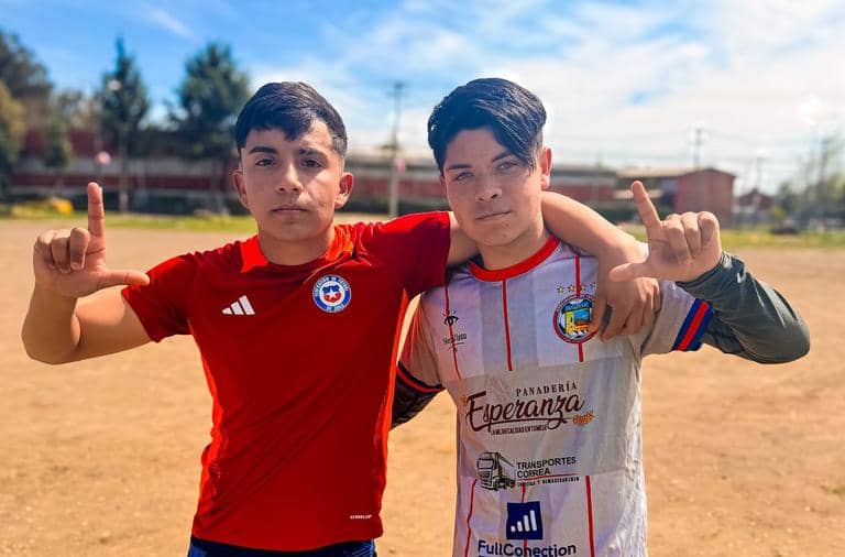 De Sarmiento a Madrid: Dos jóvenes futbolistas curicanos cumplirán el sueño de viajar a España
