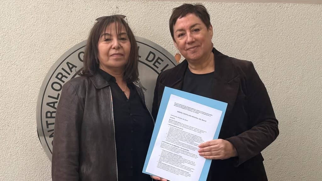 Senadoras del Maule recurren a la Contraloría tras aparición de imagen de Augusto Pinochet en la galería de presidentes de Linares