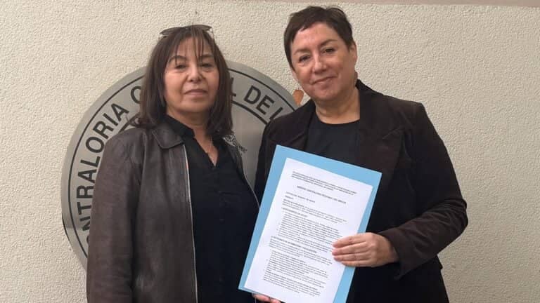 Senadoras del Maule recurren a la Contraloría tras aparición de imagen de Augusto Pinochet en la galería de presidentes de Linares