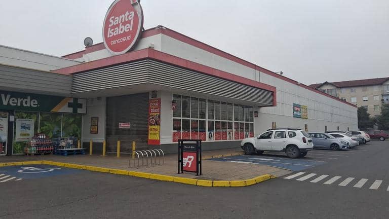 Autoridad Sanitaria clausura supermercado en el sector El Boldo de Curicó por pérdida de cadena de frío