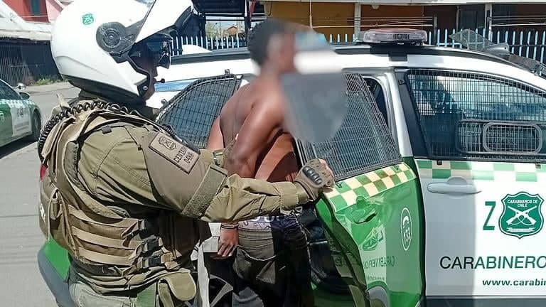 Carabineros detiene a ciudadano extranjero e incauta cerca de un kilo de pasta base en Sarmiento