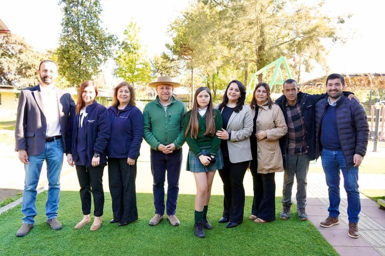 Municipalidad de Sagrada Familia reconoce a Fernanda Martínez tras ser seleccionada para el Campamento Espacial STEAM 2026