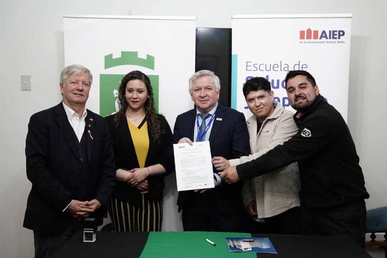 Municipalidad de Curicó y AIEP firman nuevo convenio colaborativo