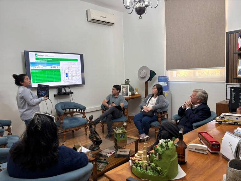 Alcalde de Curicó anuncia licitación para la construcción de dos modernas sedes sociales