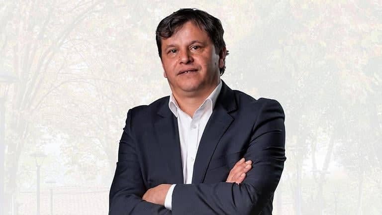 Serviu Maule desvincula a director habitacional tras ser detenido por millonario fraude en "Operación Castillo de Naipes"