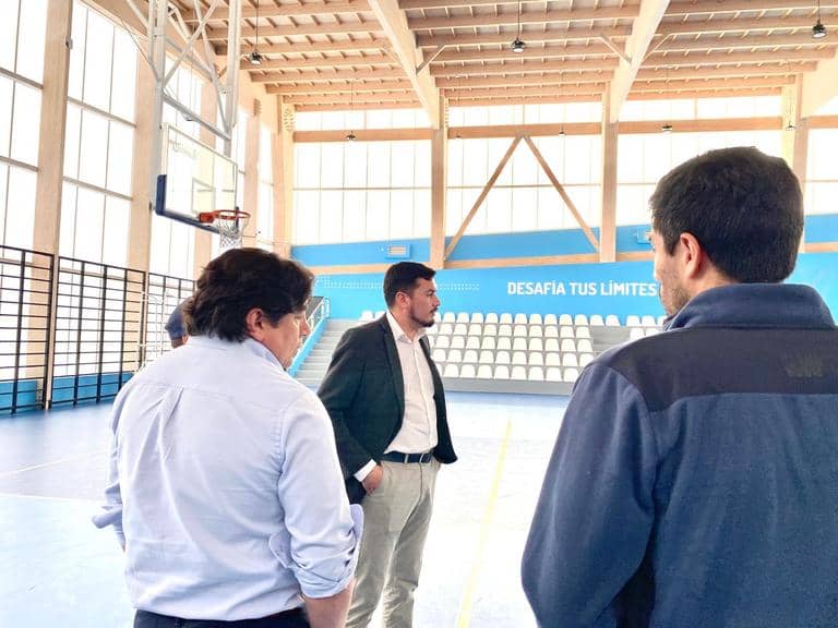 IND Maule realiza visita inspectiva al nuevo Polideportivo de Longaví